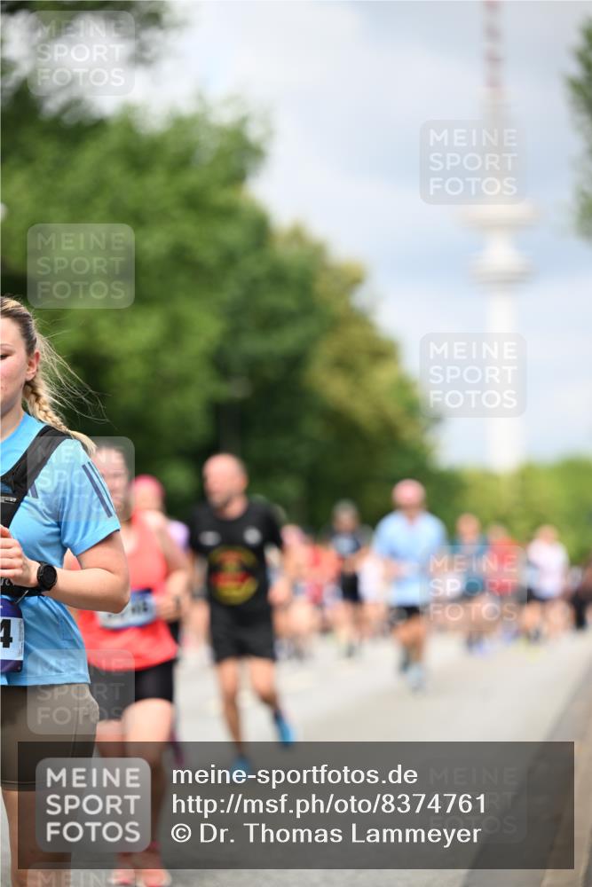 29.06.2025 - hella hamburg halbmarathon Dr. Thomas Lammeyer http://msf.ph/oto/8374761 29.06.2025 10:42:21 Kennedybrücke 1394, 1578, 1791, 1901, 1985, 2124, 3010, 3246, 3286, 3633, 3635, 3636, 3716, 3880, 4414, 4921, 5139, 5713, 5790, 5875, 6697, 6930, 7148, 7244, 7629, 8539, 8615, 8696, 9391, 9524, 10025, 10146, 11087, 11152, 11164 meine-sportfotos.de