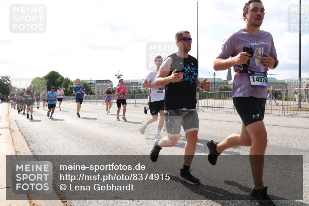29.06.2025 - hella hamburg halbmarathon Lena Gebhardt http://msf.ph/oto/8374915 29.06.2025 10:02:24 Lombardsbrücke 9020, 14574, 1128, 1254, 1364, 1432, 1453, 1702, 1733, 2142, 2322, 2323, 2685, 2712, 2819, 3169, 3225, 3780, 3976, 4066, 4286, 4985, 5763, 6166, 6295, 6322, 6327, 6708, 6860, 7031, 7049, 7189, 7223, 7243, 7323, 7869, 7888, 8003, 8364, 8662, 8749, 9020, 9021, 9131, 9156, 9353, 9554, 9741, 9928, 9986, 10177, 10295, 10539, 10866, 11191, 11515, 11554, 11670, 11702, 11782, 11871, 11938, 12315, 12316, 12491, 14471, 14660, 14677, 16420 meine-sportfotos.de