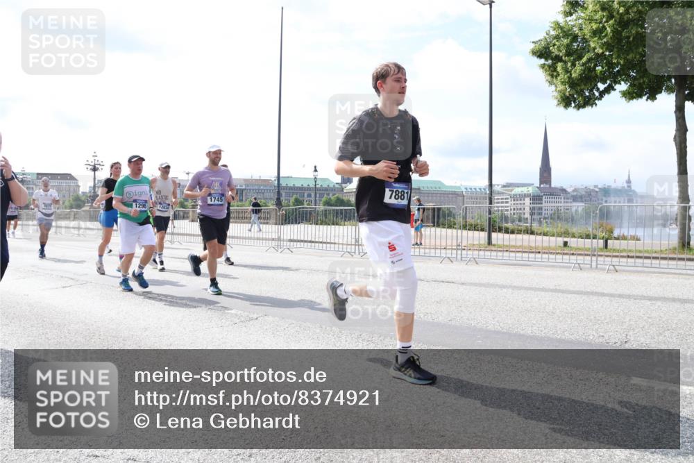 29.06.2025 - hella hamburg halbmarathon Lena Gebhardt http://msf.ph/oto/8374921 29.06.2025 10:15:07 Lombardsbrücke 1296, 12634, 1745, 7881, 1071, 1296, 1379, 1524, 1575, 1745, 2046, 2140, 2281, 2601, 2690, 3025, 3454, 3507, 3509, 3513, 3650, 3691, 3844, 4495, 4641, 5191, 5271, 5608, 5800, 5981, 5986, 6181, 6248, 6317, 6935, 7195, 7439, 7452, 7809, 7810, 7881, 8055, 8237, 8239, 8256, 8275, 8522, 8563, 8609, 8755, 8854, 9113, 9173, 9307, 9423, 9556, 9663, 9709, 9847, 9911, 9975, 9997, 10391, 10589, 10717, 10963, 11271, 11598, 13453, 13500, 15150, 15740 meine-sportfotos.de
