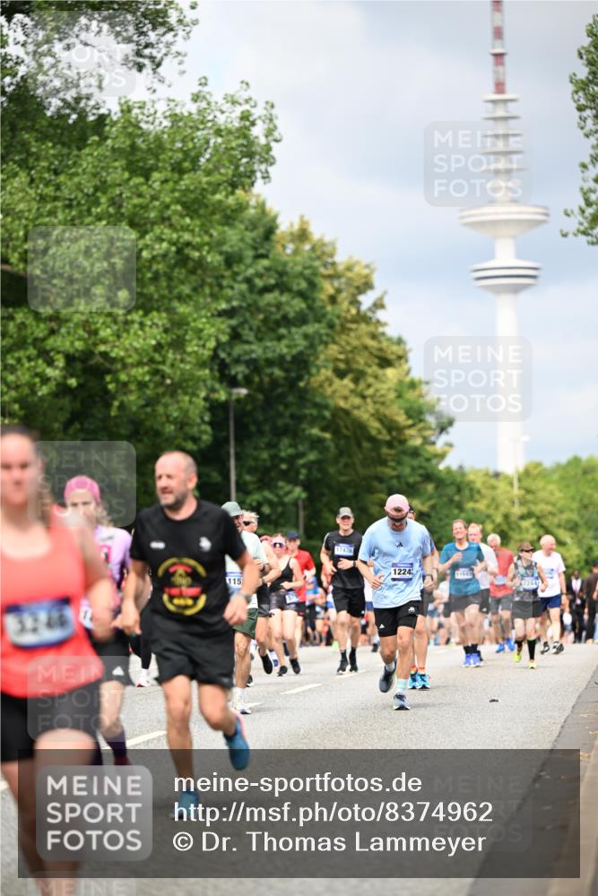 29.06.2025 - hella hamburg halbmarathon Dr. Thomas Lammeyer http://msf.ph/oto/8374962 29.06.2025 10:42:22 Kennedybrücke 1394, 1578, 1791, 1901, 1985, 2124, 3010, 3246, 3286, 3633, 3635, 3636, 3716, 3880, 4414, 4921, 5139, 5713, 5790, 5875, 6697, 6930, 7148, 7244, 7629, 8539, 8615, 8696, 9391, 9524, 10025, 10146, 11087, 11152, 11164 meine-sportfotos.de