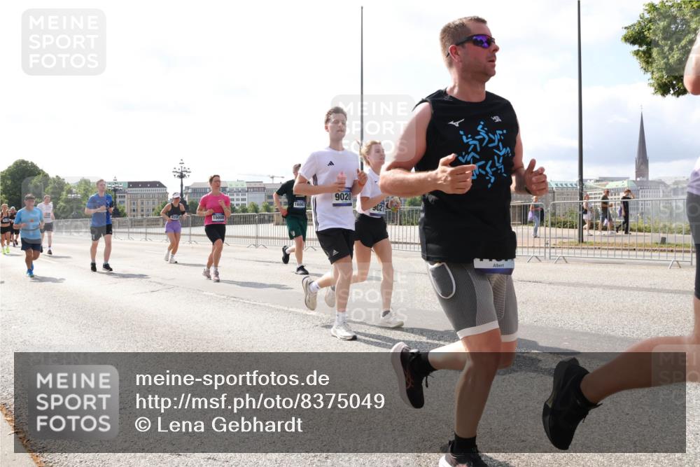 29.06.2025 - hella hamburg halbmarathon Lena Gebhardt http://msf.ph/oto/8375049 29.06.2025 10:02:24 Lombardsbrücke 15008, 9020, 021, 1128, 1254, 1364, 1432, 1453, 1702, 1733, 2142, 2322, 2323, 2685, 2712, 2819, 3169, 3225, 3780, 3976, 4066, 4286, 4985, 5763, 6166, 6295, 6322, 6327, 6708, 6860, 7031, 7049, 7189, 7223, 7243, 7323, 7869, 7888, 8003, 8364, 8662, 8749, 9020, 9021, 9131, 9156, 9353, 9554, 9741, 9928, 9986, 10177, 10295, 10539, 10866, 11191, 11515, 11554, 11670, 11702, 11782, 11871, 11938, 12315, 12316, 12491, 14471, 14660, 14677, 16420 meine-sportfotos.de