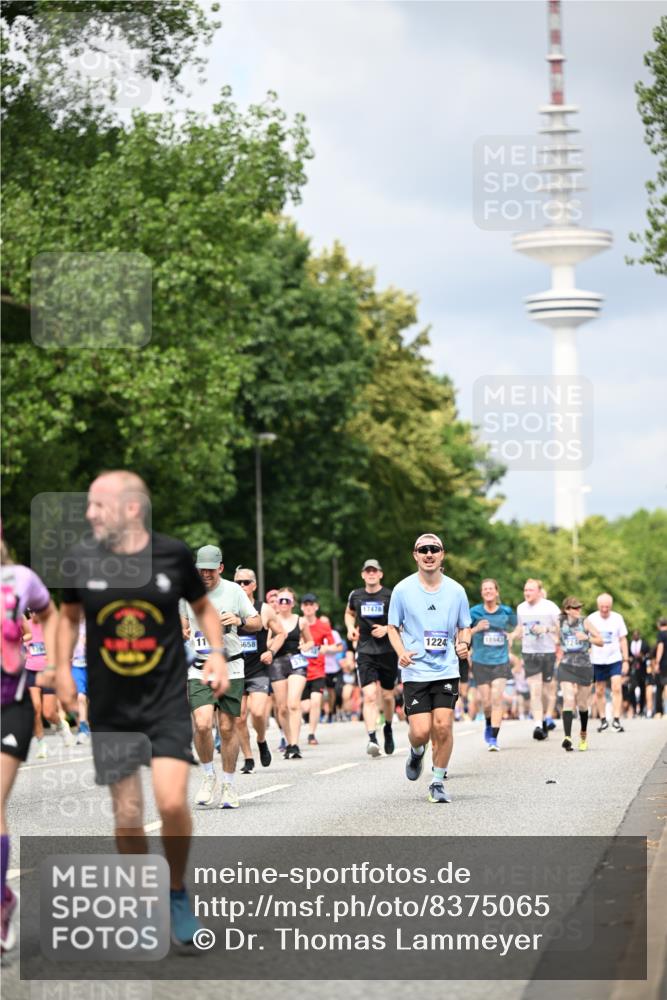29.06.2025 - hella hamburg halbmarathon Dr. Thomas Lammeyer http://msf.ph/oto/8375065 29.06.2025 10:42:23 Kennedybrücke 1394, 1578, 1791, 1901, 1985, 2124, 3010, 3246, 3286, 3633, 3635, 3636, 3716, 3880, 4414, 4921, 5713, 5790, 5875, 6697, 6930, 7148, 7244, 7552, 7629, 8539, 8615, 8696, 9391, 9524, 10025, 10146, 11087, 11152, 11164 meine-sportfotos.de