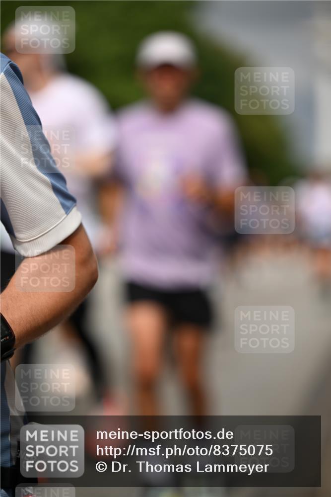29.06.2025 - hella hamburg halbmarathon Dr. Thomas Lammeyer http://msf.ph/oto/8375075 29.06.2025 10:20:05 Kennedybrücke 1212, 1308, 1651, 2071, 2076, 2436, 2601, 2835, 3167, 4583, 4828, 5046, 5423, 7897, 8057, 8169, 8274, 8554, 8746, 9307, 9601, 9784, 9881, 10292, 10844, 11113, 11303 meine-sportfotos.de
