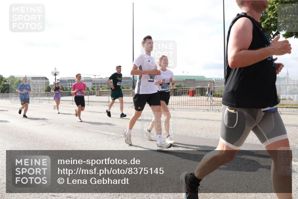 29.06.2025 - hella hamburg halbmarathon Lena Gebhardt http://msf.ph/oto/8375145 29.06.2025 10:02:24 Lombardsbrücke 15008, 902, 9021, 1128, 1254, 1364, 1432, 1453, 1702, 1733, 2142, 2322, 2323, 2685, 2712, 2819, 3169, 3225, 3780, 3976, 4066, 4286, 4985, 5763, 6166, 6295, 6322, 6327, 6708, 6860, 7031, 7049, 7189, 7223, 7243, 7323, 7869, 7888, 8003, 8364, 8662, 8749, 9020, 9021, 9131, 9156, 9353, 9554, 9741, 9928, 9986, 10177, 10295, 10539, 10866, 11191, 11515, 11554, 11670, 11702, 11782, 11871, 11938, 12315, 12316, 12491, 14471, 14660, 14677, 16420 meine-sportfotos.de