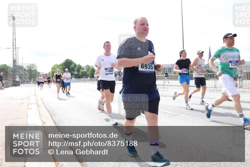 29.06.2025 - hella hamburg halbmarathon Lena Gebhardt http://msf.ph/oto/8375188 29.06.2025 10:15:08 Lombardsbrücke 2140, 11683, 6935, 495, 7534, 1296, 1071, 1296, 1379, 1524, 1575, 1745, 2046, 2140, 2281, 2601, 2690, 2720, 3025, 3454, 3507, 3509, 3513, 3650, 3691, 3844, 4495, 4641, 5191, 5271, 5608, 5800, 5981, 5986, 6181, 6248, 6317, 6935, 7195, 7439, 7452, 7809, 7810, 7881, 8055, 8237, 8239, 8256, 8275, 8522, 8563, 8609, 8755, 8854, 9113, 9173, 9307, 9423, 9556, 9663, 9709, 9847, 9911, 9975, 9997, 10391, 10589, 10717, 10858, 10963, 11271, 11598, 13453, 13500, 15150, 15740 meine-sportfotos.de