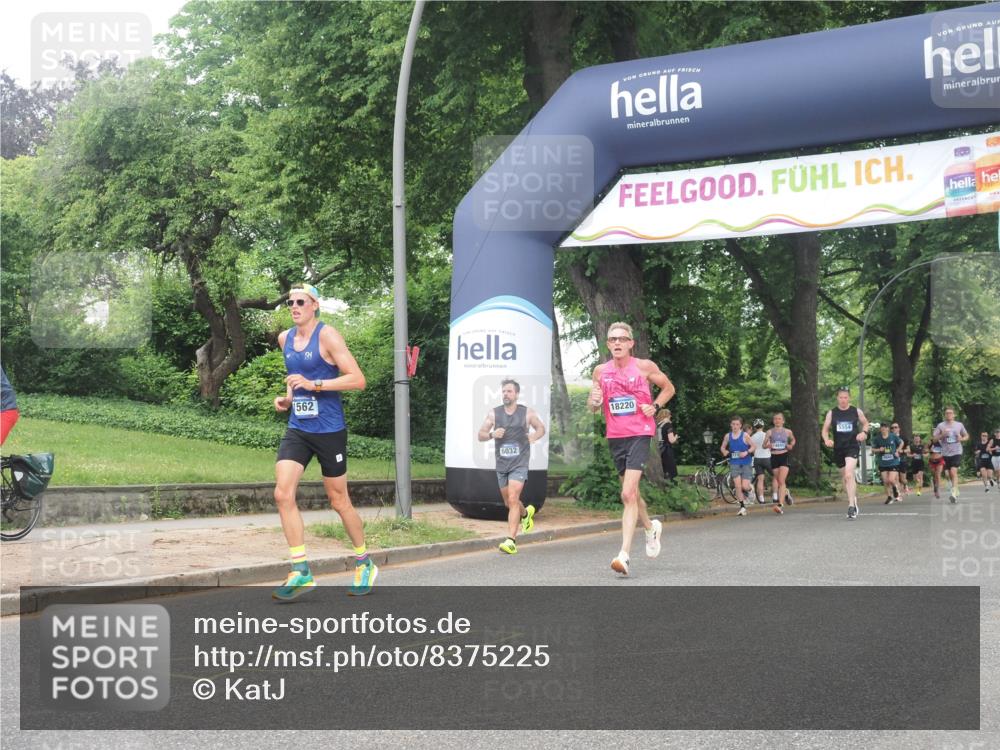 29.06.2025 - hella hamburg halbmarathon KatJ http://msf.ph/oto/8375225 29.06.2025 10:24:18 Zwischen KM18-KM19 1562, 4050, 4740, 6032 meine-sportfotos.de