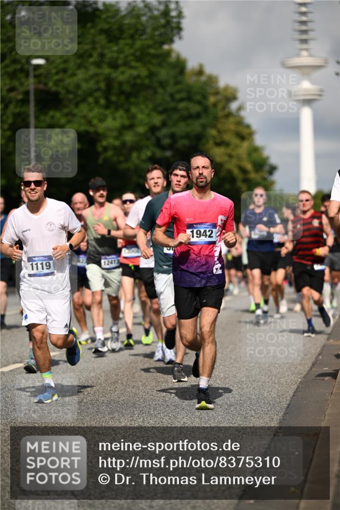 29.06.2025 - hella hamburg halbmarathon Dr. Thomas Lammeyer http://msf.ph/oto/8375310 29.06.2025 09:58:21 Kennedybrücke 1119, 1342, 1399, 1750, 1817, 1942, 2020, 2222, 2367, 2442, 2470, 2561, 2670, 2816, 2889, 2955, 3562, 4017, 4029, 4816, 5020, 5447, 5706, 5884, 6290, 6819, 6978, 6991, 7087, 7274, 7297, 7335, 7908, 8142, 8374, 8482, 8698, 8916, 8981, 9038, 9051, 9710, 9924, 10057, 10529, 11125, 11422 meine-sportfotos.de