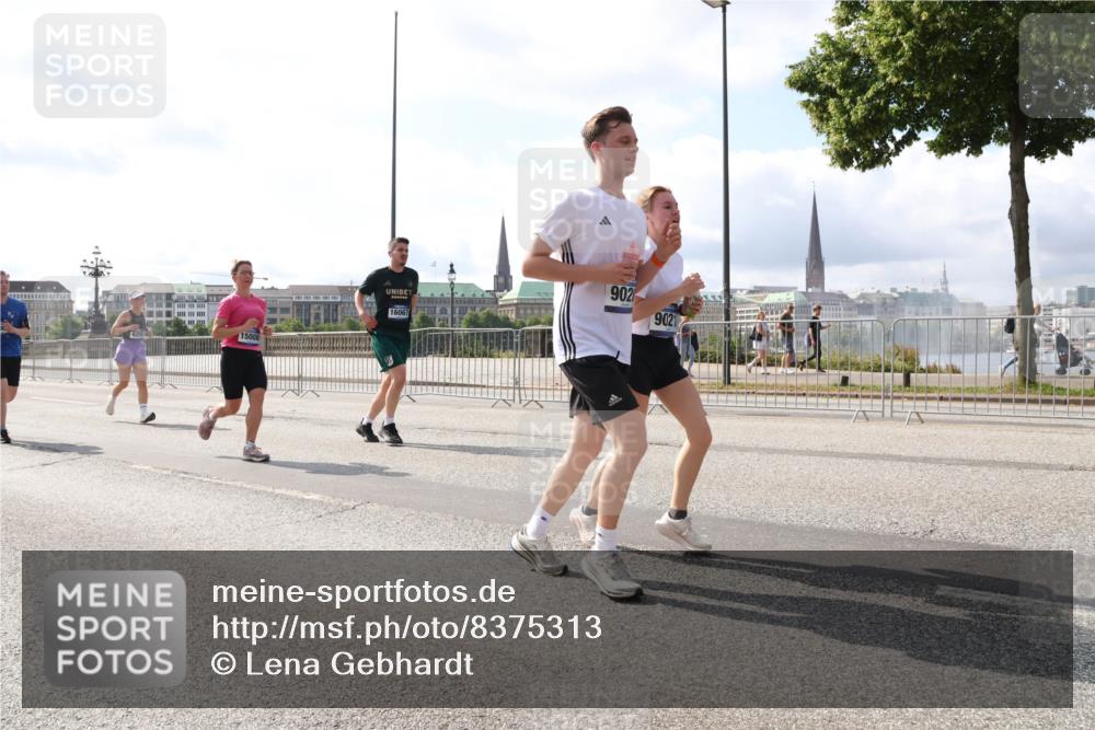 29.06.2025 - hella hamburg halbmarathon Lena Gebhardt http://msf.ph/oto/8375313 29.06.2025 10:02:25 Lombardsbrücke 15008, 000000, 16067, 902, 9021, 1128, 1254, 1364, 1432, 1453, 1702, 1733, 2142, 2322, 2323, 2685, 2712, 2819, 3169, 3225, 3780, 3976, 4066, 4985, 5763, 6166, 6295, 6322, 6327, 6708, 6860, 7031, 7049, 7189, 7223, 7243, 7323, 7869, 7888, 8003, 8364, 8662, 8749, 9020, 9021, 9131, 9156, 9353, 9554, 9741, 9928, 9986, 10177, 10295, 10539, 10866, 11191, 11515, 11554, 11670, 11702, 11782, 11871, 11938, 12315, 12316, 12491, 14471, 14660, 14677, 16420 meine-sportfotos.de