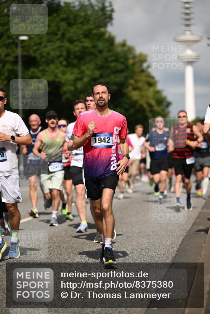 29.06.2025 - hella hamburg halbmarathon Dr. Thomas Lammeyer http://msf.ph/oto/8375380 29.06.2025 09:58:21 Kennedybrücke 1119, 1342, 1399, 1750, 1817, 1942, 2020, 2222, 2367, 2442, 2470, 2561, 2670, 2816, 2889, 2955, 3562, 4017, 4029, 4816, 5020, 5447, 5706, 5884, 6290, 6819, 6978, 6991, 7087, 7274, 7297, 7335, 7908, 8142, 8374, 8482, 8698, 8916, 8981, 9038, 9051, 9710, 9924, 10057, 10529, 11125, 11422 meine-sportfotos.de