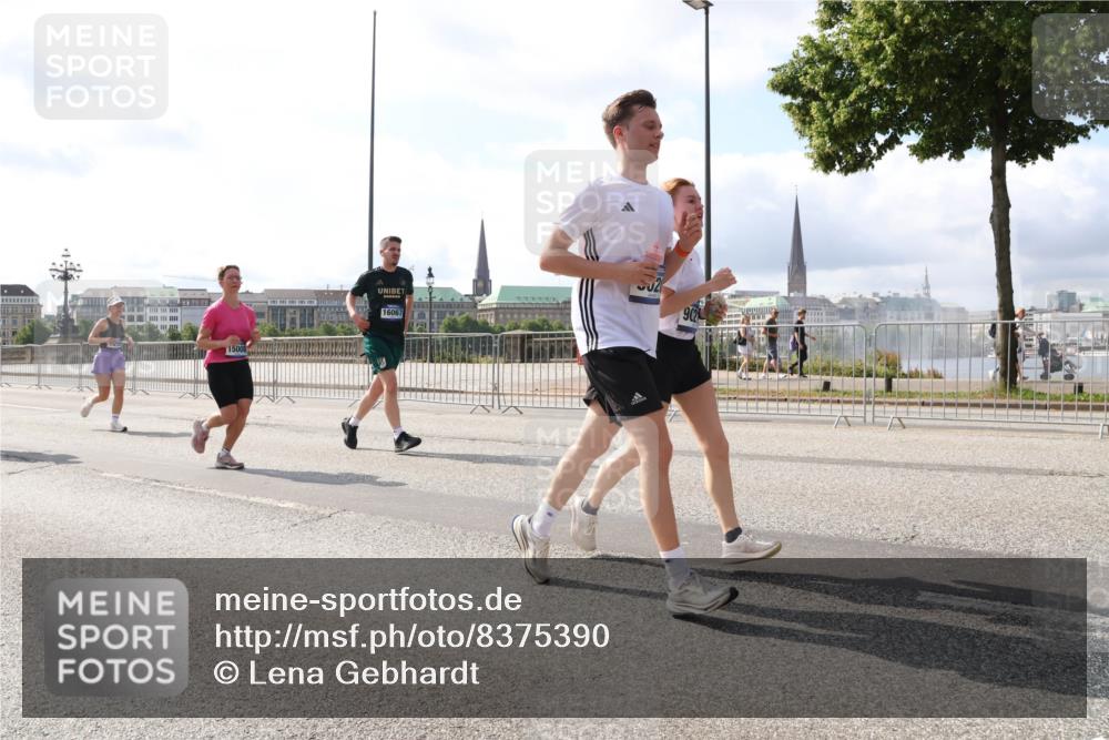 29.06.2025 - hella hamburg halbmarathon Lena Gebhardt http://msf.ph/oto/8375390 29.06.2025 10:02:25 Lombardsbrücke 16067, 1128, 1254, 1364, 1432, 1453, 1702, 1733, 2142, 2322, 2323, 2685, 2712, 2819, 3169, 3225, 3780, 3976, 4066, 4985, 5763, 6166, 6295, 6322, 6327, 6708, 6860, 7031, 7049, 7189, 7223, 7243, 7323, 7869, 7888, 8003, 8364, 8662, 8749, 9020, 9021, 9131, 9156, 9353, 9554, 9741, 9928, 9986, 10177, 10295, 10539, 10866, 11191, 11515, 11554, 11670, 11702, 11782, 11871, 11938, 12315, 12316, 12491, 14471, 14660, 14677, 16420 meine-sportfotos.de