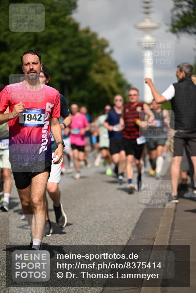 29.06.2025 - hella hamburg halbmarathon Dr. Thomas Lammeyer http://msf.ph/oto/8375414 29.06.2025 09:58:22 Kennedybrücke 1119, 1342, 1399, 1750, 1817, 1942, 2020, 2222, 2367, 2442, 2470, 2561, 2670, 2816, 2889, 2955, 3562, 4017, 4029, 4816, 5020, 5447, 5706, 5884, 6290, 6819, 6978, 6991, 7087, 7274, 7297, 7335, 7908, 8142, 8374, 8482, 8698, 8916, 8981, 9038, 9051, 9710, 9924, 10057, 11125, 11422 meine-sportfotos.de