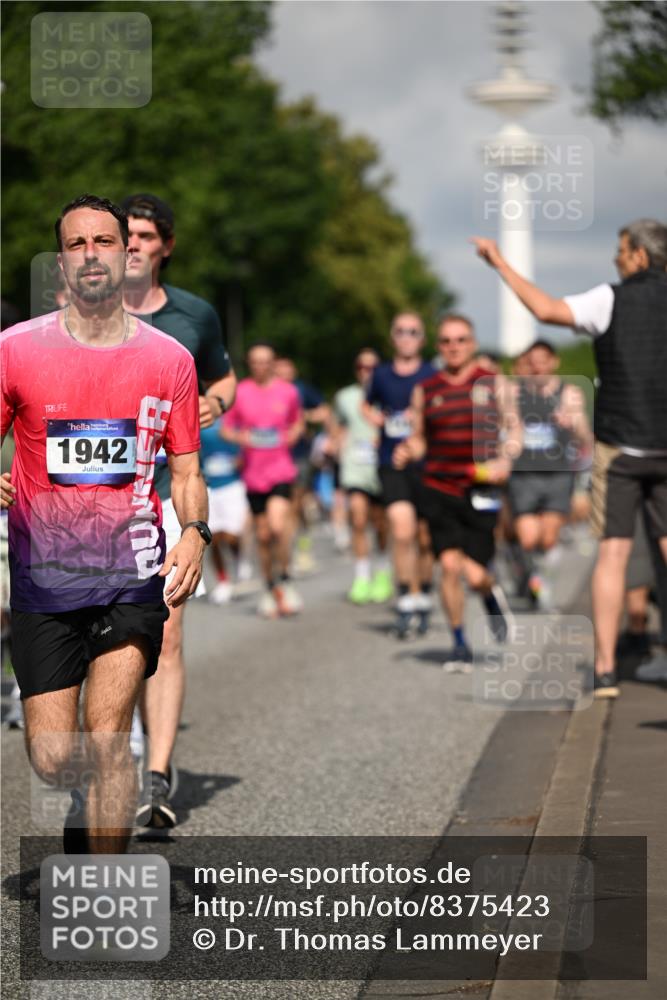 29.06.2025 - hella hamburg halbmarathon Dr. Thomas Lammeyer http://msf.ph/oto/8375423 29.06.2025 09:58:22 Kennedybrücke 1119, 1342, 1399, 1750, 1817, 1942, 2020, 2222, 2367, 2442, 2470, 2561, 2670, 2816, 2889, 2955, 3562, 4017, 4029, 4816, 5020, 5447, 5706, 5884, 6290, 6819, 6978, 6991, 7087, 7274, 7297, 7335, 7908, 8142, 8374, 8482, 8698, 8916, 8981, 9038, 9051, 9710, 9924, 10057, 11125, 11422 meine-sportfotos.de