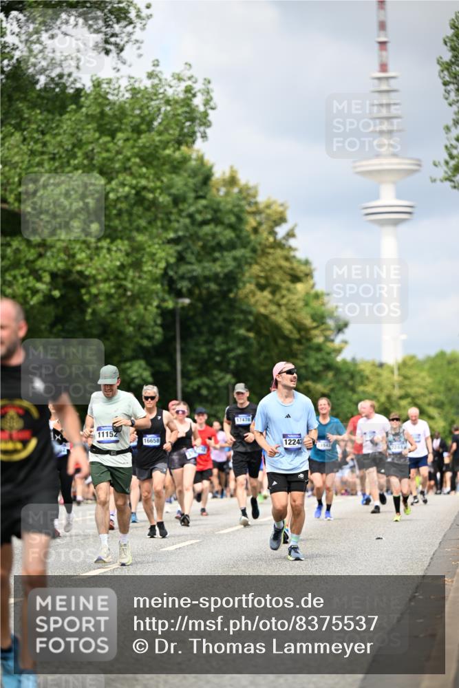 29.06.2025 - hella hamburg halbmarathon Dr. Thomas Lammeyer http://msf.ph/oto/8375537 29.06.2025 10:42:24 Kennedybrücke 1394, 1578, 1791, 1901, 1985, 2124, 3010, 3246, 3286, 3633, 3635, 3636, 3716, 3880, 4414, 4921, 5713, 5790, 5875, 6697, 6930, 7148, 7244, 7371, 7552, 7629, 8539, 8615, 8696, 9391, 9524, 10025, 10146, 11087, 11152, 11164 meine-sportfotos.de