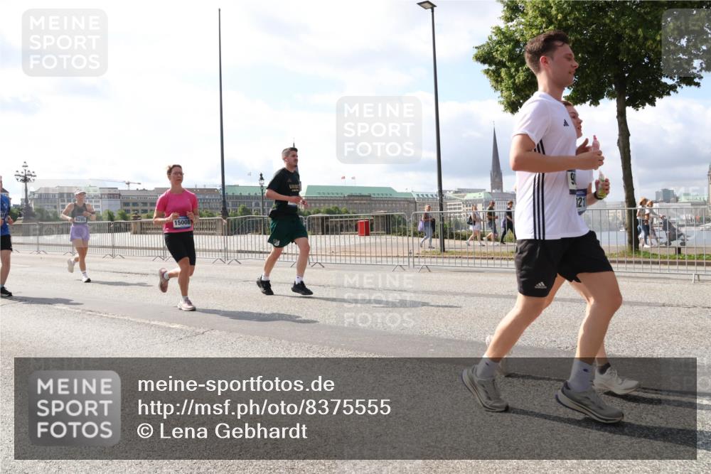 29.06.2025 - hella hamburg halbmarathon Lena Gebhardt http://msf.ph/oto/8375555 29.06.2025 10:02:25 Lombardsbrücke 15008, 1128, 1254, 1364, 1432, 1453, 1702, 1733, 2142, 2322, 2323, 2685, 2712, 2819, 3169, 3225, 3780, 3976, 4066, 4985, 5763, 6166, 6295, 6322, 6327, 6708, 6860, 7031, 7049, 7189, 7223, 7243, 7323, 7869, 7888, 8003, 8364, 8662, 8749, 9020, 9021, 9131, 9156, 9353, 9554, 9741, 9928, 9986, 10177, 10295, 10539, 10866, 11191, 11515, 11554, 11670, 11702, 11782, 11871, 11938, 12315, 12316, 12491, 14471, 14660, 14677, 16420 meine-sportfotos.de