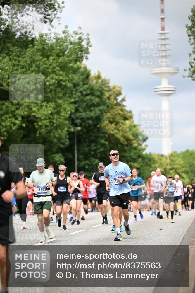 29.06.2025 - hella hamburg halbmarathon Dr. Thomas Lammeyer http://msf.ph/oto/8375563 29.06.2025 10:42:24 Kennedybrücke 1394, 1578, 1791, 1901, 1985, 2124, 3010, 3246, 3286, 3633, 3635, 3636, 3716, 3880, 4414, 4921, 5713, 5790, 5875, 6697, 6930, 7148, 7244, 7371, 7552, 7629, 8539, 8615, 8696, 9391, 9524, 10025, 10146, 11087, 11152, 11164 meine-sportfotos.de