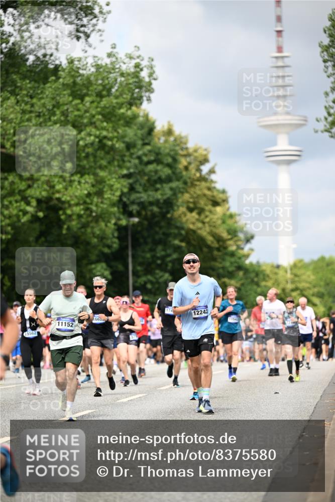 29.06.2025 - hella hamburg halbmarathon Dr. Thomas Lammeyer http://msf.ph/oto/8375580 29.06.2025 10:42:24 Kennedybrücke 1394, 1578, 1791, 1901, 1985, 2124, 3010, 3246, 3286, 3633, 3635, 3636, 3716, 3880, 4414, 4921, 5713, 5790, 5875, 6697, 6930, 7148, 7244, 7371, 7552, 7629, 8539, 8615, 8696, 9391, 9524, 10025, 10146, 11087, 11152, 11164 meine-sportfotos.de