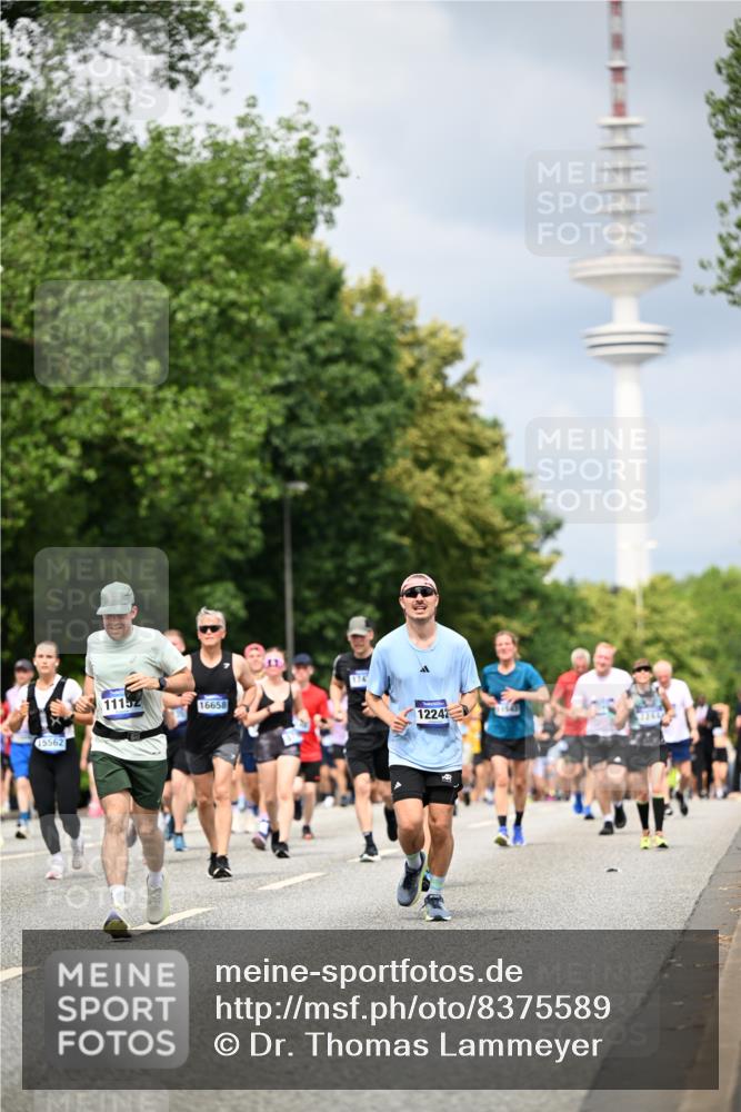 29.06.2025 - hella hamburg halbmarathon Dr. Thomas Lammeyer http://msf.ph/oto/8375589 29.06.2025 10:42:24 Kennedybrücke 1394, 1578, 1791, 1901, 1985, 2124, 3010, 3246, 3286, 3633, 3635, 3636, 3716, 3880, 4414, 4921, 5713, 5790, 5875, 6697, 6930, 7148, 7244, 7371, 7552, 7629, 8539, 8615, 8696, 9391, 9524, 10025, 10146, 11087, 11152, 11164 meine-sportfotos.de