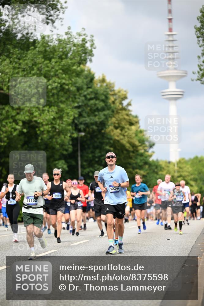 29.06.2025 - hella hamburg halbmarathon Dr. Thomas Lammeyer http://msf.ph/oto/8375598 29.06.2025 10:42:25 Kennedybrücke 1394, 1578, 1596, 1791, 1901, 1985, 2124, 3010, 3246, 3286, 3633, 3635, 3636, 3716, 3880, 4414, 4921, 5713, 5790, 5875, 6930, 7148, 7244, 7371, 7552, 7629, 8539, 8615, 8696, 9391, 9524, 10025, 10146, 11087, 11152, 11164 meine-sportfotos.de
