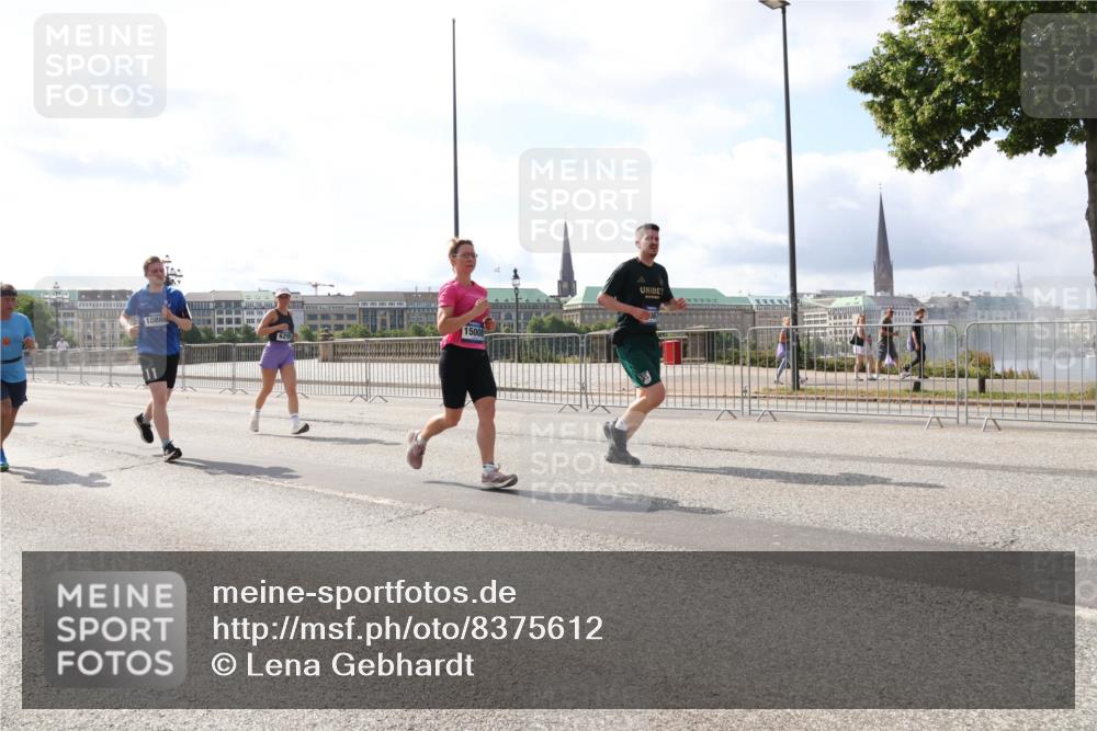 29.06.2025 - hella hamburg halbmarathon Lena Gebhardt http://msf.ph/oto/8375612 29.06.2025 10:02:25 Lombardsbrücke 7343, 10866, 15008, 1128, 1254, 1364, 1432, 1453, 1702, 1733, 2142, 2322, 2323, 2685, 2712, 2819, 3169, 3225, 3780, 3976, 4066, 4985, 5763, 6166, 6295, 6322, 6327, 6708, 6860, 7031, 7049, 7189, 7223, 7243, 7323, 7869, 7888, 8003, 8364, 8662, 8749, 9020, 9021, 9131, 9156, 9353, 9554, 9741, 9928, 9986, 10177, 10295, 10539, 10866, 11191, 11515, 11554, 11670, 11702, 11782, 11871, 11938, 12315, 12316, 12491, 14471, 14660, 14677, 16420 meine-sportfotos.de