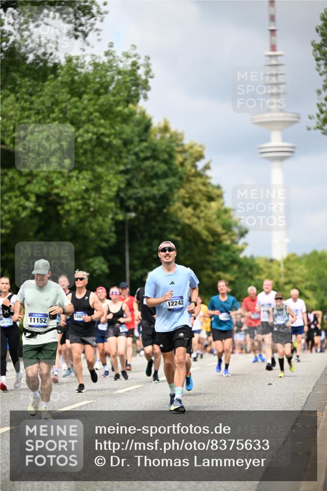 29.06.2025 - hella hamburg halbmarathon Dr. Thomas Lammeyer http://msf.ph/oto/8375633 29.06.2025 10:42:25 Kennedybrücke 1394, 1578, 1596, 1791, 1901, 1985, 2124, 3010, 3246, 3286, 3633, 3635, 3636, 3716, 3880, 4414, 4921, 5713, 5790, 5875, 6930, 7148, 7244, 7371, 7552, 7629, 8539, 8615, 8696, 9391, 9524, 10025, 10146, 11087, 11152, 11164 meine-sportfotos.de