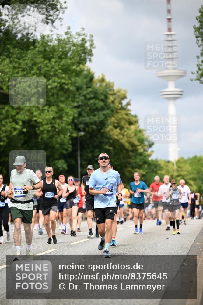 29.06.2025 - hella hamburg halbmarathon Dr. Thomas Lammeyer http://msf.ph/oto/8375645 29.06.2025 10:42:25 Kennedybrücke 1394, 1578, 1596, 1791, 1901, 1985, 2124, 3010, 3246, 3286, 3633, 3635, 3636, 3716, 3880, 4414, 4921, 5713, 5790, 5875, 6930, 7148, 7244, 7371, 7552, 7629, 8539, 8615, 8696, 9391, 9524, 10025, 10146, 11087, 11152, 11164 meine-sportfotos.de