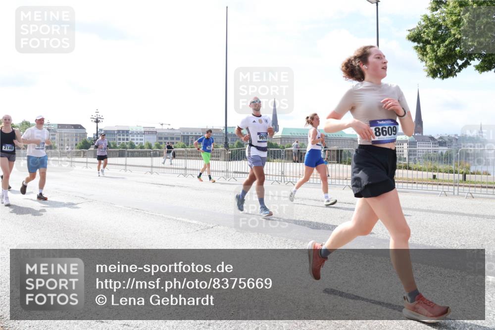 29.06.2025 - hella hamburg halbmarathon Lena Gebhardt http://msf.ph/oto/8375669 29.06.2025 10:15:10 Lombardsbrücke 2140, 3513, 9975, 8609, 1071, 1296, 1379, 1524, 1575, 1745, 2046, 2140, 2281, 2601, 2690, 2720, 3025, 3454, 3507, 3509, 3513, 3650, 3691, 3844, 4495, 4641, 5271, 5608, 5800, 5981, 5986, 6181, 6248, 6317, 6935, 7195, 7439, 7452, 7809, 7810, 7881, 8055, 8237, 8239, 8256, 8275, 8522, 8563, 8609, 8755, 8854, 9113, 9173, 9307, 9423, 9556, 9709, 9847, 9911, 9975, 9997, 10391, 10589, 10717, 10858, 10963, 11271, 11598, 12457, 12521, 13197, 13453, 13500, 15150, 15740 meine-sportfotos.de