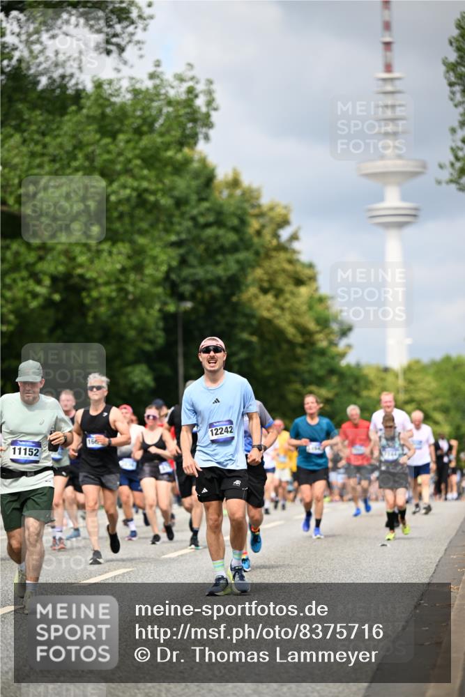 29.06.2025 - hella hamburg halbmarathon Dr. Thomas Lammeyer http://msf.ph/oto/8375716 29.06.2025 10:42:26 Kennedybrücke 1394, 1578, 1596, 1791, 1901, 2124, 3010, 3246, 3286, 3633, 3635, 3636, 3716, 3880, 4414, 4921, 5713, 5790, 5875, 6930, 7148, 7244, 7371, 7552, 7629, 8539, 8615, 8696, 9391, 9524, 10025, 10146, 11087, 11152, 11164 meine-sportfotos.de