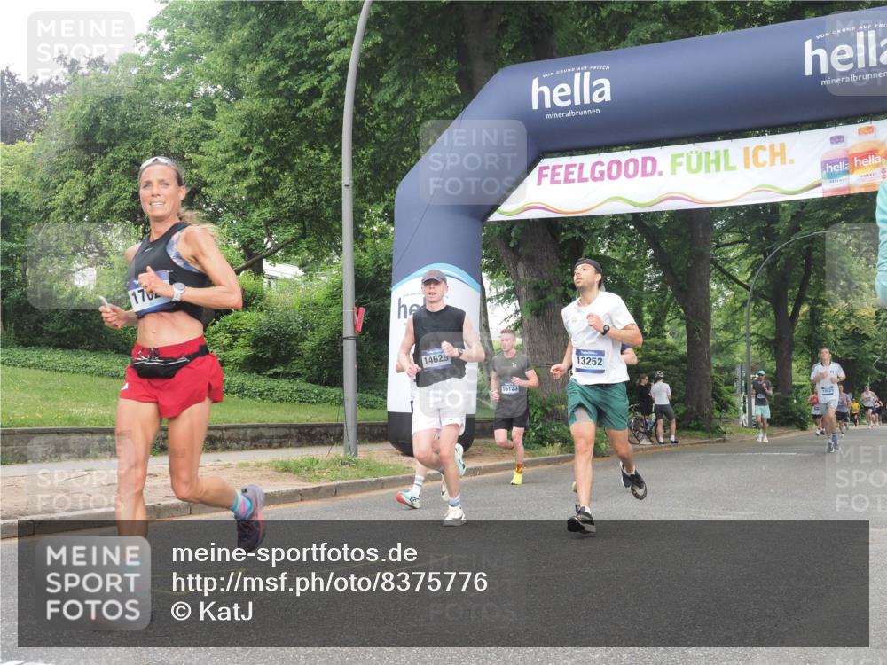 29.06.2025 - hella hamburg halbmarathon KatJ http://msf.ph/oto/8375776 29.06.2025 10:24:26 Zwischen KM18-KM19 1562, 1889, 4944, 5554 meine-sportfotos.de