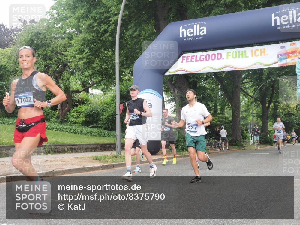 29.06.2025 - hella hamburg halbmarathon KatJ http://msf.ph/oto/8375790 29.06.2025 10:24:26 Zwischen KM18-KM19 1562, 1889, 4944, 5554 meine-sportfotos.de