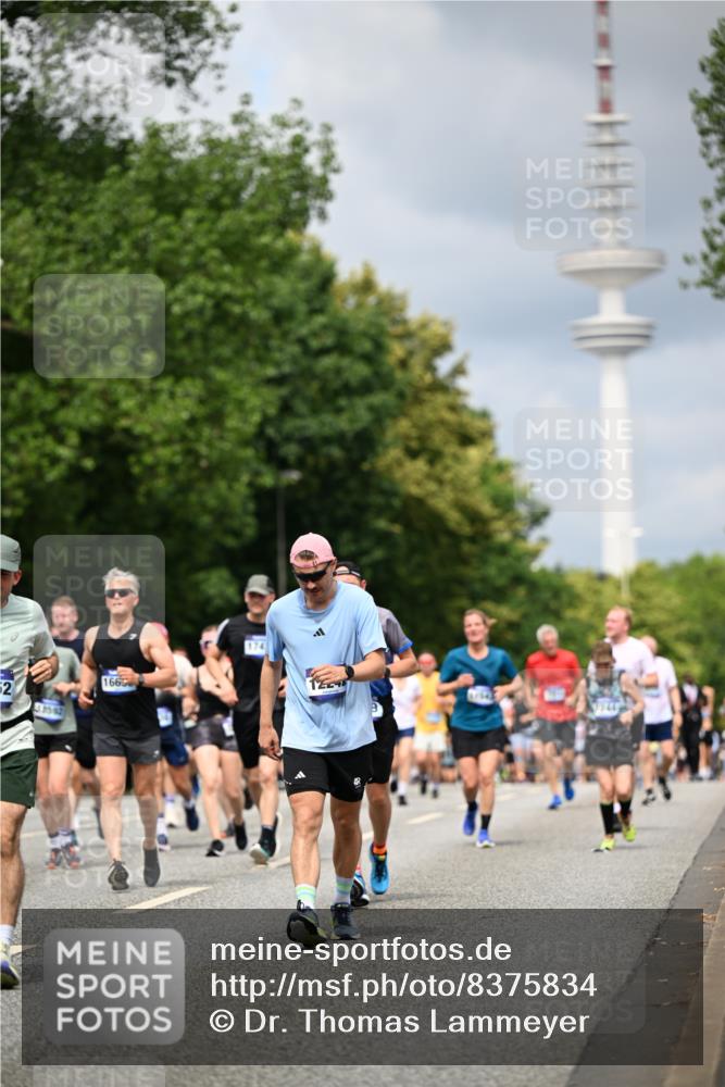 29.06.2025 - hella hamburg halbmarathon Dr. Thomas Lammeyer http://msf.ph/oto/8375834 29.06.2025 10:42:26 Kennedybrücke 1394, 1578, 1596, 1791, 1901, 2124, 3010, 3246, 3286, 3633, 3635, 3636, 3716, 3880, 4414, 4921, 5713, 5790, 5875, 6930, 7148, 7244, 7371, 7552, 7629, 8539, 8615, 8696, 9391, 9524, 10025, 10146, 11087, 11152, 11164 meine-sportfotos.de