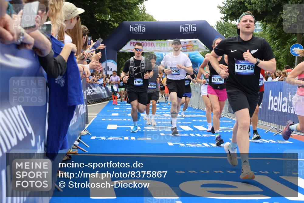 29.06.2025 - hella hamburg halbmarathon Strokosch-Dieckow http://msf.ph/oto/8375867 29.06.2025 10:48:24 Ziel 1537, 3747, 5129, 5362, 5528, 6081, 6923, 7367, 8216, 9262, 9770, 10000, 10860, 11451, 11467, 12149, 12549, 12690, 12840, 13962, 14033, 14990, 15735, 15808, 15917, 17395, 17745, 17855, 17982, 18251, 18790, 18923 meine-sportfotos.de