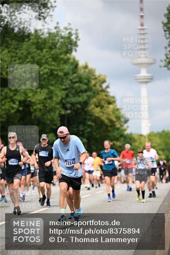 29.06.2025 - hella hamburg halbmarathon Dr. Thomas Lammeyer http://msf.ph/oto/8375894 29.06.2025 10:42:27 Kennedybrücke 1394, 1578, 1596, 1791, 1901, 2124, 3010, 3246, 3286, 3633, 3635, 3636, 3716, 3880, 4414, 4921, 5713, 5790, 5875, 6695, 6930, 7148, 7244, 7371, 7552, 8539, 8615, 8696, 9391, 9424, 9524, 10146, 11087, 11152, 11164 meine-sportfotos.de