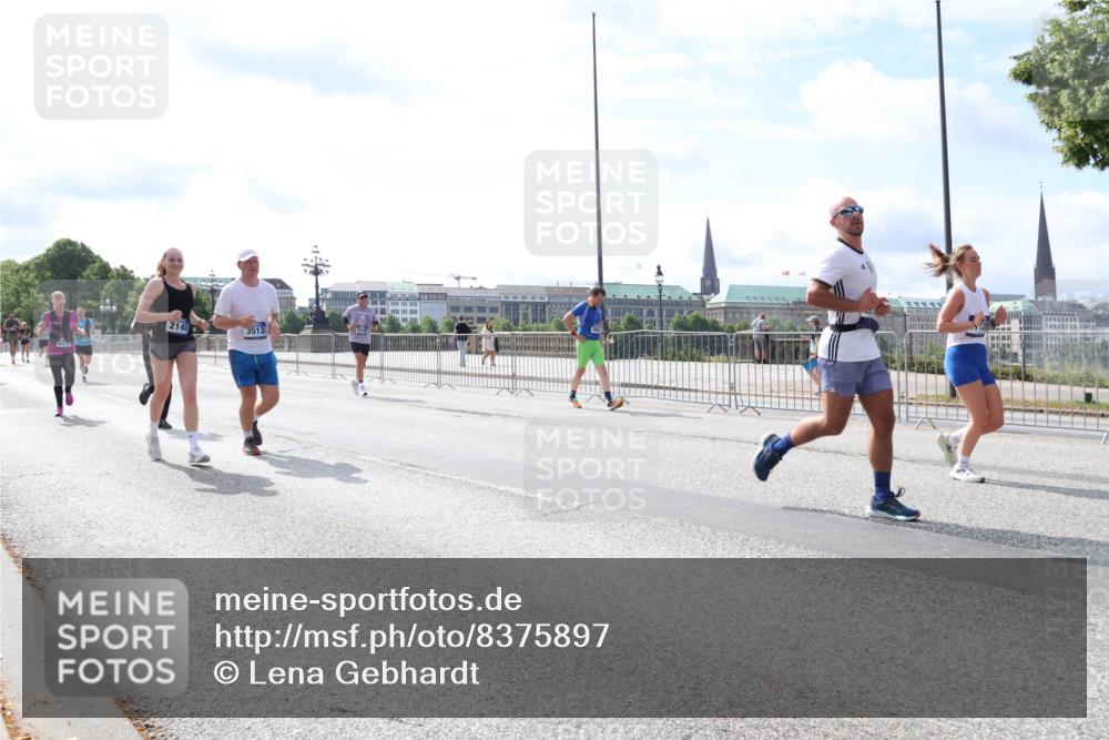 29.06.2025 - hella hamburg halbmarathon Lena Gebhardt http://msf.ph/oto/8375897 29.06.2025 10:15:10 Lombardsbrücke 2140, 3513, 1071, 1296, 1379, 1524, 1575, 1745, 2046, 2140, 2281, 2601, 2690, 2720, 3025, 3454, 3507, 3509, 3513, 3650, 3691, 3844, 4495, 4641, 5271, 5608, 5800, 5981, 5986, 6181, 6248, 6317, 6935, 7195, 7439, 7452, 7809, 7810, 7881, 8055, 8237, 8239, 8256, 8275, 8522, 8563, 8609, 8755, 8854, 9113, 9173, 9307, 9423, 9556, 9709, 9847, 9911, 9975, 9997, 10391, 10589, 10717, 10858, 10963, 11271, 11598, 12457, 12521, 13197, 13453, 13500, 15150, 15740 meine-sportfotos.de