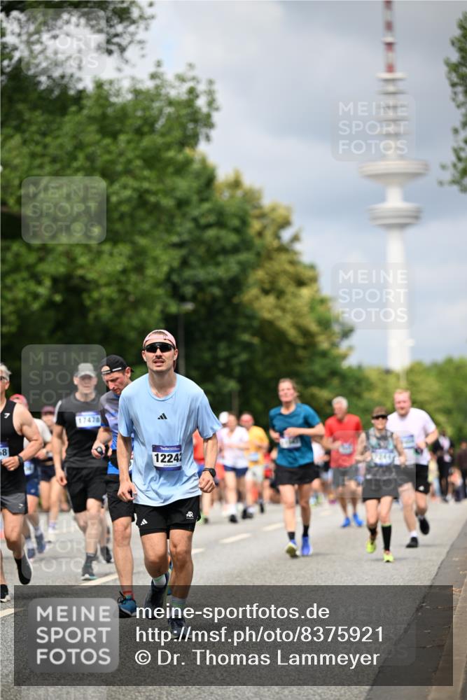 29.06.2025 - hella hamburg halbmarathon Dr. Thomas Lammeyer http://msf.ph/oto/8375921 29.06.2025 10:42:28 Kennedybrücke 1394, 1578, 1596, 1791, 1901, 2124, 3010, 3246, 3286, 3338, 3633, 3635, 3636, 3716, 3880, 4414, 4921, 5713, 5790, 5875, 6695, 6696, 6930, 7148, 7244, 7371, 7552, 8539, 8615, 8696, 9391, 9424, 9500, 9524, 10146, 11087, 11152, 11164 meine-sportfotos.de