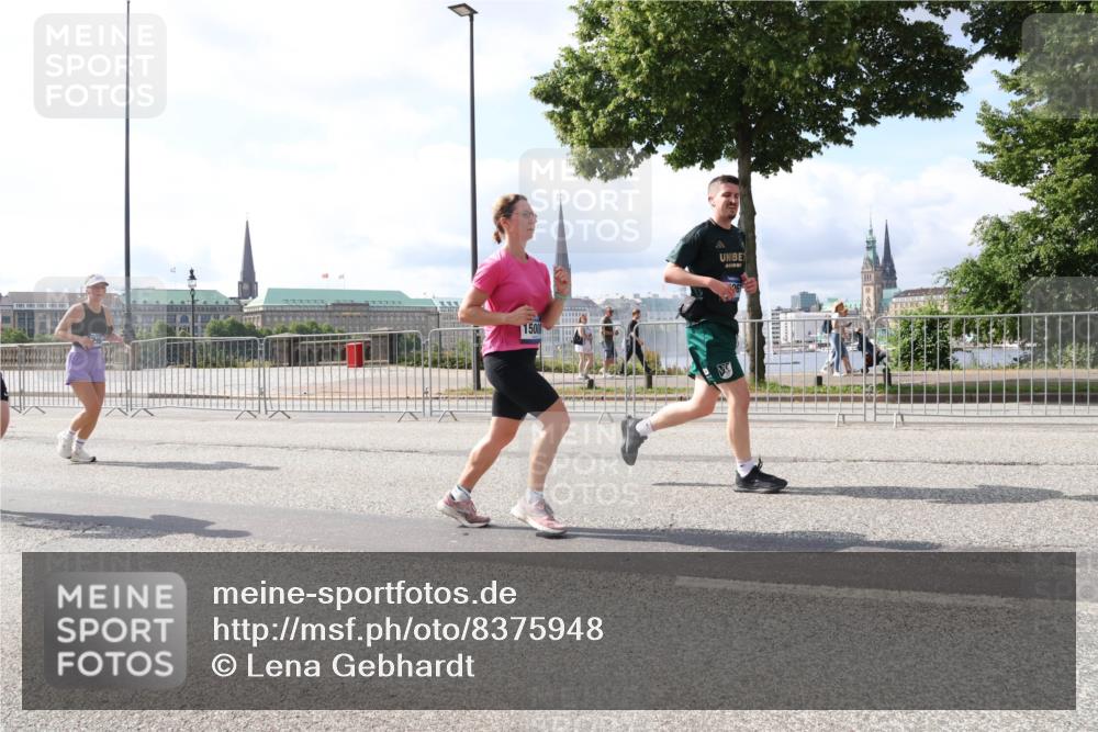29.06.2025 - hella hamburg halbmarathon Lena Gebhardt http://msf.ph/oto/8375948 29.06.2025 10:02:26 Lombardsbrücke 1128, 1254, 1364, 1432, 1453, 1702, 1733, 2142, 2322, 2323, 2685, 2712, 2819, 3169, 3225, 3780, 3976, 4066, 4985, 5763, 6166, 6295, 6322, 6708, 6860, 7031, 7049, 7189, 7223, 7243, 7323, 7869, 7888, 8003, 8364, 8624, 8662, 8749, 9020, 9021, 9131, 9156, 9353, 9554, 9741, 9928, 9986, 10177, 10295, 10539, 10866, 11191, 11515, 11554, 11670, 11702, 11782, 11871, 11938, 12315, 12316, 12491, 14471, 14660, 14677, 16420 meine-sportfotos.de