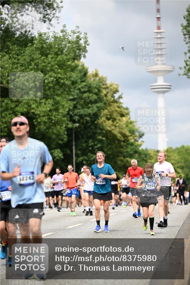 29.06.2025 - hella hamburg halbmarathon Dr. Thomas Lammeyer http://msf.ph/oto/8375980 29.06.2025 10:42:29 Kennedybrücke 1394, 1578, 1596, 1791, 1901, 2124, 3010, 3246, 3286, 3338, 3633, 3635, 3636, 3716, 3880, 4414, 4921, 5713, 5790, 5875, 6695, 6696, 6930, 7148, 7244, 7371, 7552, 8539, 8615, 8696, 9391, 9424, 9500, 9524, 10146, 11087, 11152, 11164 meine-sportfotos.de