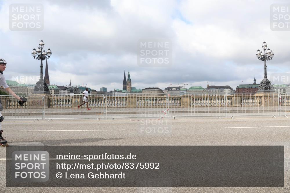 29.06.2025 - hella hamburg halbmarathon Lena Gebhardt http://msf.ph/oto/8375992 29.06.2025 09:13:10 Lombardsbrücke  meine-sportfotos.de