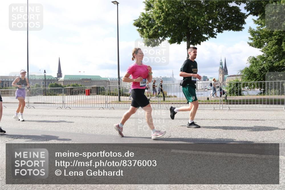 29.06.2025 - hella hamburg halbmarathon Lena Gebhardt http://msf.ph/oto/8376003 29.06.2025 10:02:26 Lombardsbrücke 15000, 16, 1128, 1254, 1364, 1432, 1453, 1702, 1733, 2142, 2322, 2323, 2685, 2712, 2819, 3169, 3225, 3780, 3976, 4066, 4985, 5763, 6166, 6295, 6322, 6708, 6860, 7031, 7049, 7189, 7223, 7243, 7323, 7869, 7888, 8003, 8364, 8624, 8662, 8749, 9020, 9021, 9131, 9156, 9353, 9554, 9741, 9928, 9986, 10177, 10295, 10539, 10866, 11191, 11515, 11554, 11670, 11702, 11782, 11871, 11938, 12315, 12316, 12491, 14471, 14660, 14677, 16420 meine-sportfotos.de