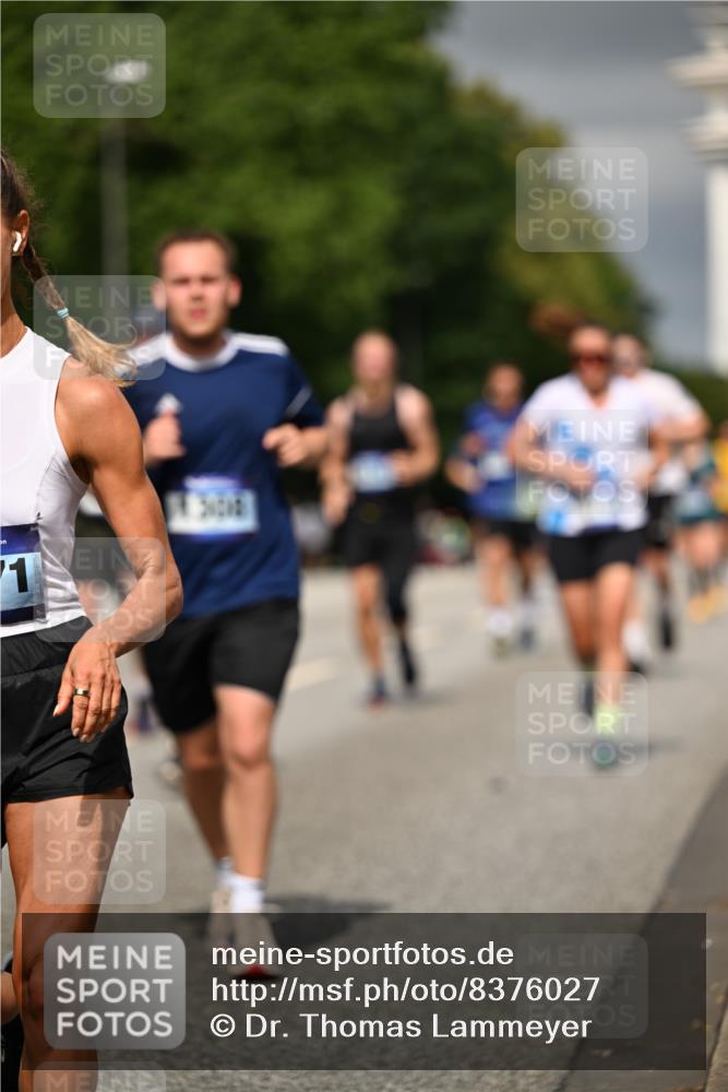 29.06.2025 - hella hamburg halbmarathon Dr. Thomas Lammeyer http://msf.ph/oto/8376027 29.06.2025 10:20:07 Kennedybrücke 1212, 1308, 1651, 2071, 2076, 2436, 2601, 2835, 3167, 4583, 4828, 5046, 8057, 8169, 8274, 8554, 8746, 9307, 9601, 9784, 9802, 9881, 10107, 10139, 10141, 10183, 10292, 10844, 11113, 11303 meine-sportfotos.de