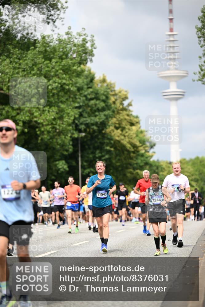 29.06.2025 - hella hamburg halbmarathon Dr. Thomas Lammeyer http://msf.ph/oto/8376031 29.06.2025 10:42:30 Kennedybrücke 1394, 1578, 1596, 1791, 1901, 2124, 3010, 3246, 3286, 3338, 3633, 3635, 3636, 3716, 4414, 4921, 5713, 5790, 5875, 6695, 6696, 6930, 7148, 7244, 7371, 7552, 8539, 8615, 8696, 9391, 9424, 9500, 9699, 10146, 11087, 11152, 11164 meine-sportfotos.de