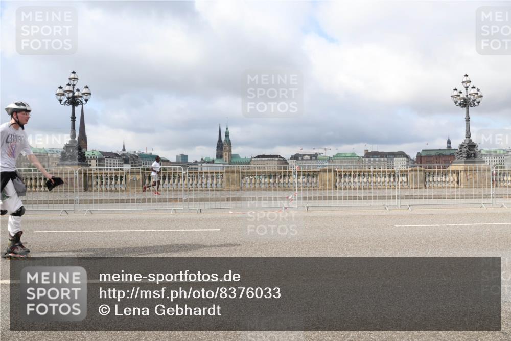 29.06.2025 - hella hamburg halbmarathon Lena Gebhardt http://msf.ph/oto/8376033 29.06.2025 09:13:10 Lombardsbrücke 1111 meine-sportfotos.de