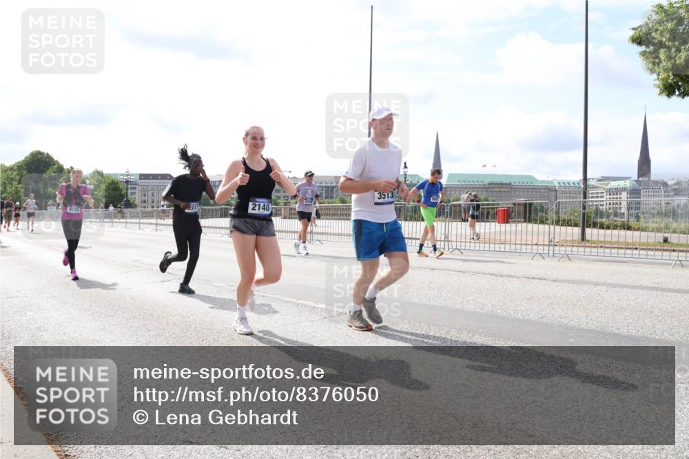 29.06.2025 - hella hamburg halbmarathon Lena Gebhardt http://msf.ph/oto/8376050 29.06.2025 10:15:12 Lombardsbrücke 8237, 0317, 2140, 3513, 2600, 1071, 1296, 1379, 1524, 1575, 1745, 2046, 2140, 2281, 2601, 2690, 2720, 3025, 3454, 3507, 3509, 3513, 3650, 3691, 3844, 4495, 4641, 5271, 5608, 5739, 5800, 5986, 6181, 6248, 6317, 6935, 7195, 7439, 7452, 7809, 7810, 7881, 8055, 8237, 8239, 8256, 8275, 8522, 8563, 8609, 8755, 8854, 9113, 9173, 9307, 9423, 9847, 9911, 9975, 9997, 10391, 10589, 10717, 10858, 10963, 11271, 11598, 12457, 12521, 13197, 13453, 13500, 15150, 15740 meine-sportfotos.de
