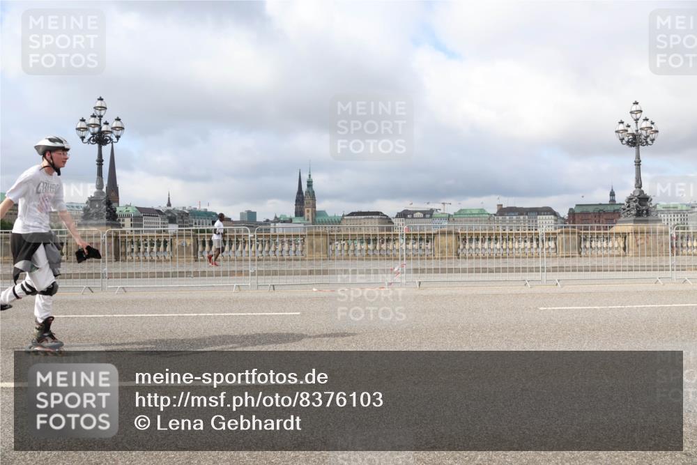 29.06.2025 - hella hamburg halbmarathon Lena Gebhardt http://msf.ph/oto/8376103 29.06.2025 09:13:10 Lombardsbrücke  meine-sportfotos.de