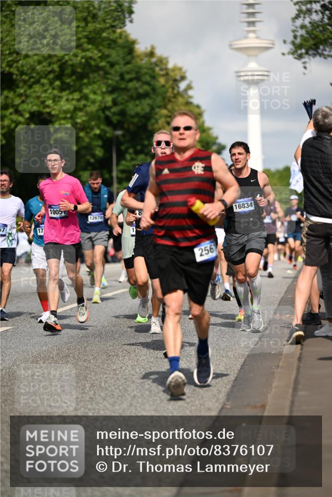 29.06.2025 - hella hamburg halbmarathon Dr. Thomas Lammeyer http://msf.ph/oto/8376107 29.06.2025 09:58:24 Kennedybrücke 1119, 1342, 1399, 1750, 1817, 1942, 2020, 2222, 2367, 2442, 2470, 2561, 2670, 2816, 2889, 2955, 3562, 4017, 4029, 4816, 5020, 5447, 5706, 5884, 6290, 6819, 6978, 6991, 7087, 7274, 7297, 7335, 7508, 7908, 8142, 8374, 8482, 8657, 8698, 8916, 8981, 9038, 9051, 9710, 9924, 9931, 10057, 11125, 11422 meine-sportfotos.de