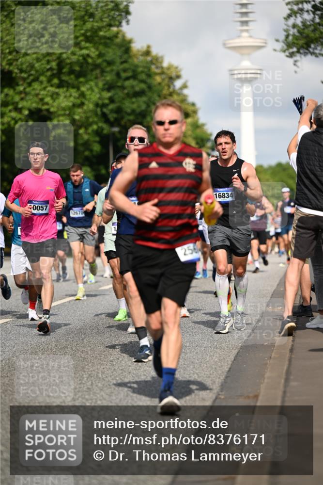 29.06.2025 - hella hamburg halbmarathon Dr. Thomas Lammeyer http://msf.ph/oto/8376171 29.06.2025 09:58:25 Kennedybrücke 1119, 1342, 1399, 1750, 1817, 1942, 2020, 2222, 2367, 2442, 2470, 2561, 2670, 2816, 2889, 2955, 3562, 4017, 4816, 5020, 5447, 5884, 6290, 6819, 6978, 6991, 7087, 7274, 7297, 7335, 7508, 7908, 8142, 8374, 8482, 8657, 8698, 8916, 8981, 9038, 9051, 9710, 9924, 9931, 10057, 11125, 11422 meine-sportfotos.de