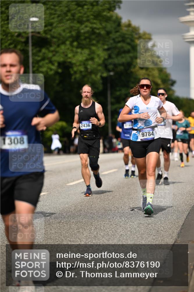 29.06.2025 - hella hamburg halbmarathon Dr. Thomas Lammeyer http://msf.ph/oto/8376190 29.06.2025 10:20:08 Kennedybrücke 1212, 1308, 1651, 2071, 2076, 2436, 2601, 2835, 3167, 4583, 4828, 5046, 8057, 8169, 8274, 8554, 8746, 9307, 9601, 9784, 9802, 9881, 10107, 10139, 10141, 10183, 10292, 10844, 11113, 11303 meine-sportfotos.de