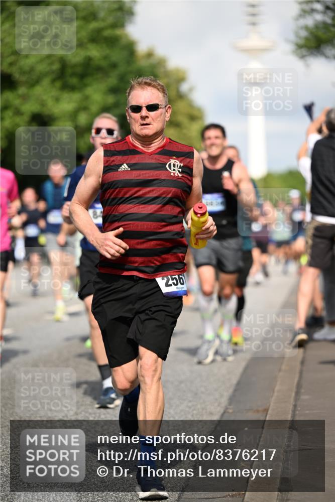 29.06.2025 - hella hamburg halbmarathon Dr. Thomas Lammeyer http://msf.ph/oto/8376217 29.06.2025 09:58:25 Kennedybrücke 1119, 1342, 1399, 1750, 1817, 1942, 2020, 2222, 2367, 2442, 2470, 2561, 2670, 2816, 2889, 2955, 3562, 4017, 4816, 5020, 5447, 5884, 6290, 6819, 6978, 6991, 7087, 7274, 7297, 7335, 7508, 7908, 8142, 8374, 8482, 8657, 8698, 8916, 8981, 9038, 9051, 9710, 9924, 9931, 10057, 11125, 11422 meine-sportfotos.de