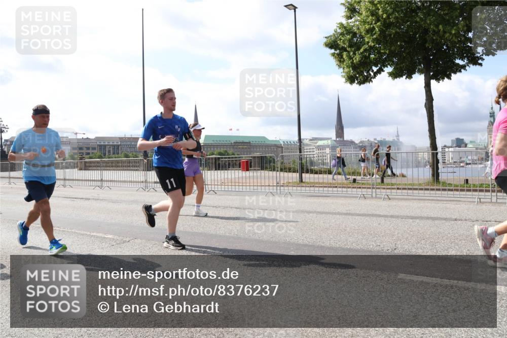 29.06.2025 - hella hamburg halbmarathon Lena Gebhardt http://msf.ph/oto/8376237 29.06.2025 10:02:27 Lombardsbrücke 11, 1128, 1254, 1364, 1432, 1453, 1702, 1733, 2142, 2322, 2323, 2685, 2712, 2819, 3169, 3225, 3780, 3919, 3976, 4066, 4985, 5763, 6166, 6295, 6322, 6708, 6860, 7031, 7049, 7189, 7223, 7243, 7323, 7869, 7888, 8003, 8364, 8624, 8662, 8749, 9020, 9021, 9131, 9156, 9353, 9554, 9741, 9928, 9986, 10177, 10295, 10539, 10866, 11191, 11250, 11515, 11554, 11670, 11702, 11782, 11871, 11938, 11968, 12315, 12316, 12491, 14660, 14677, 16420 meine-sportfotos.de