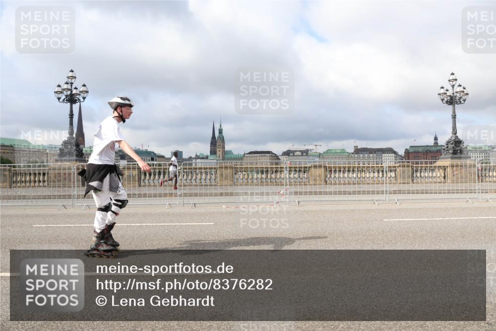 29.06.2025 - hella hamburg halbmarathon Lena Gebhardt http://msf.ph/oto/8376282 29.06.2025 09:13:10 Lombardsbrücke  meine-sportfotos.de