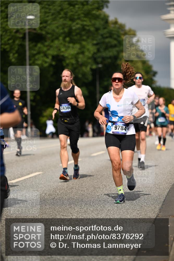 29.06.2025 - hella hamburg halbmarathon Dr. Thomas Lammeyer http://msf.ph/oto/8376292 29.06.2025 10:20:08 Kennedybrücke 1212, 1308, 1651, 2071, 2076, 2436, 2601, 2835, 3167, 4583, 4828, 5046, 8057, 8169, 8274, 8554, 8746, 9307, 9601, 9784, 9802, 9881, 10107, 10139, 10141, 10183, 10292, 10844, 11113, 11303 meine-sportfotos.de